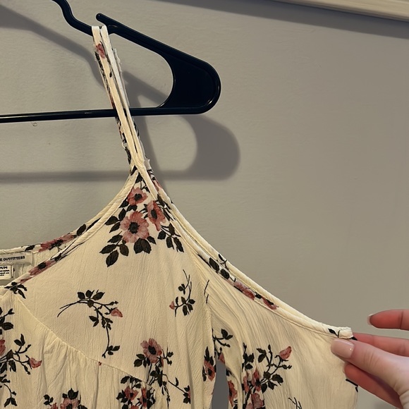 American Eagle Cold Shoulder Top - Picture 3 of 6